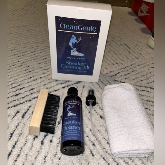 CleanGenie Shoe Kit Sneaker Cleaner, Brush & Towel. Mens Gift idea - Picture 3 of 3
